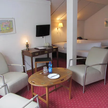 Schweizerhof Hotel 3*